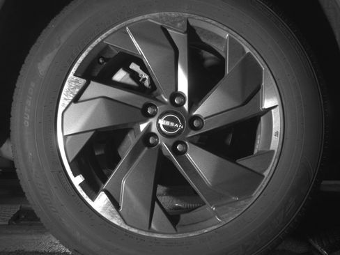 Used 2025 Nissan Rogue SV image 15