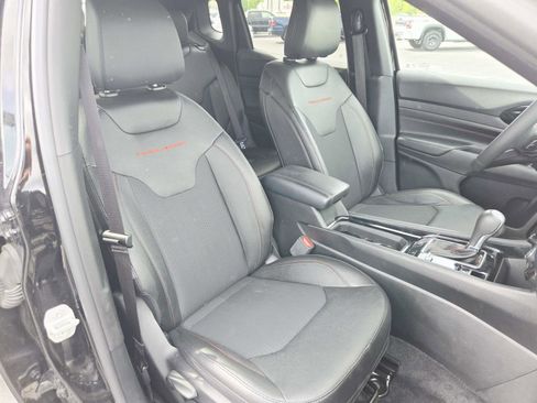 Used 2024 Jeep Compass Trailhawk AWD/4WD image 17