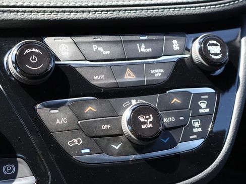 New 2026 Chrysler Pacifica Select FWD image 35