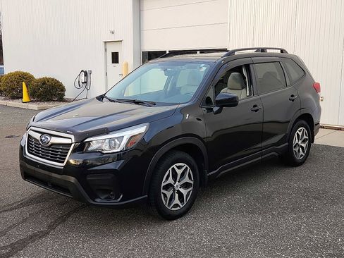 Used 2020 Subaru Forester Premium image 3