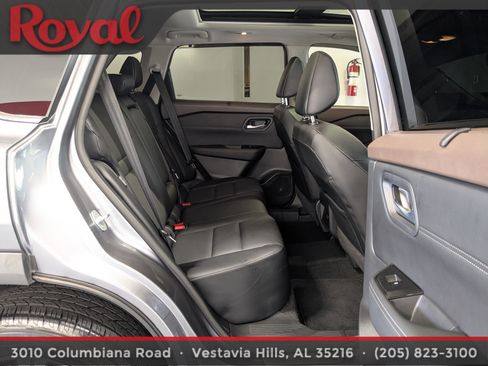 Used 2022 Nissan Rogue SV w/ SV Premium Package FWD image 10