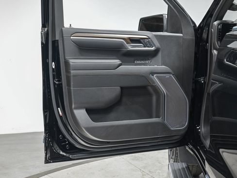 Used 2025 Chevrolet Silverado 1500 High Country AWD/4WD image 12