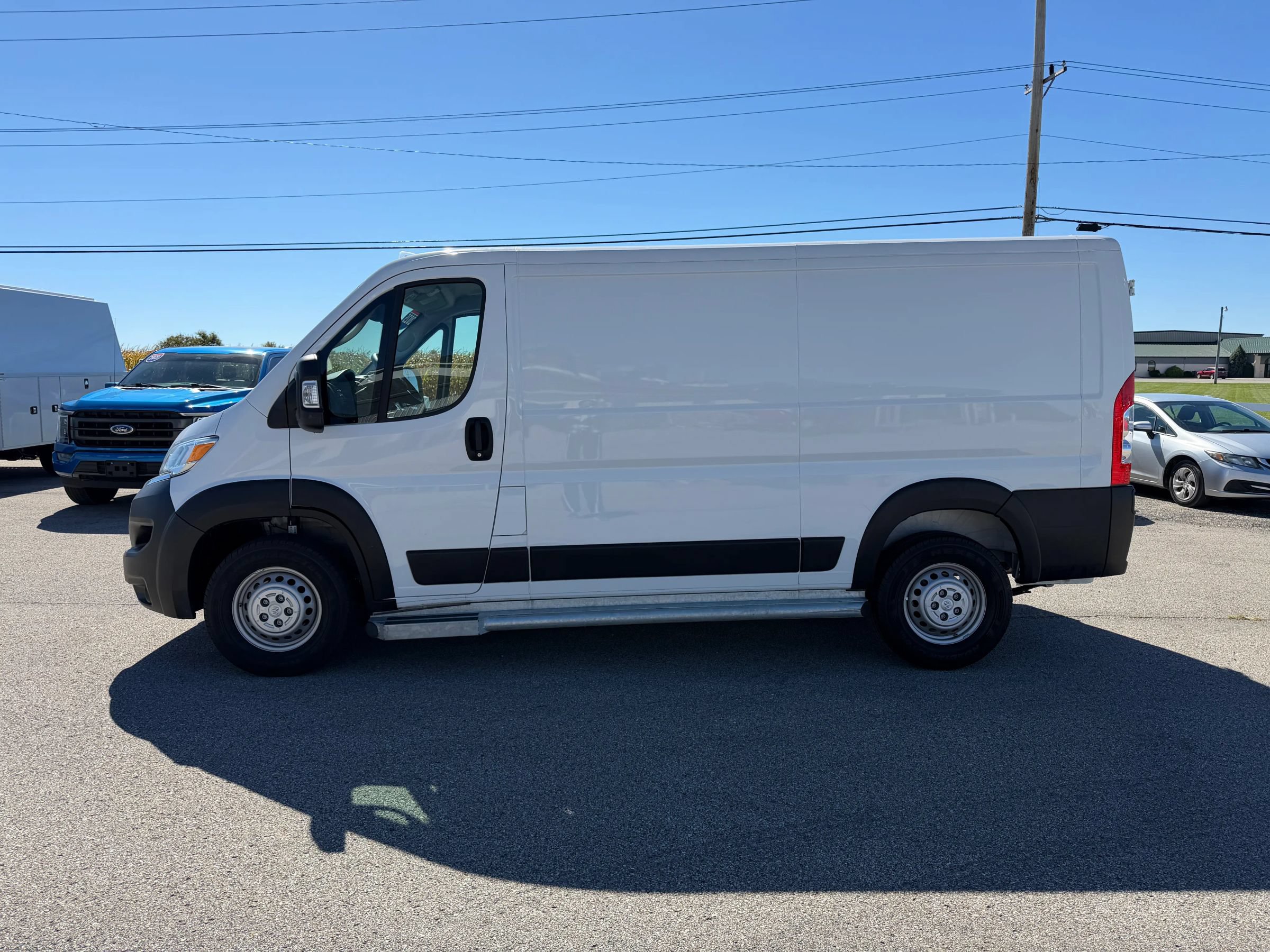 Used 2025 RAM ProMaster 2500 w/ U-Haul Equipment Group FWD image 1