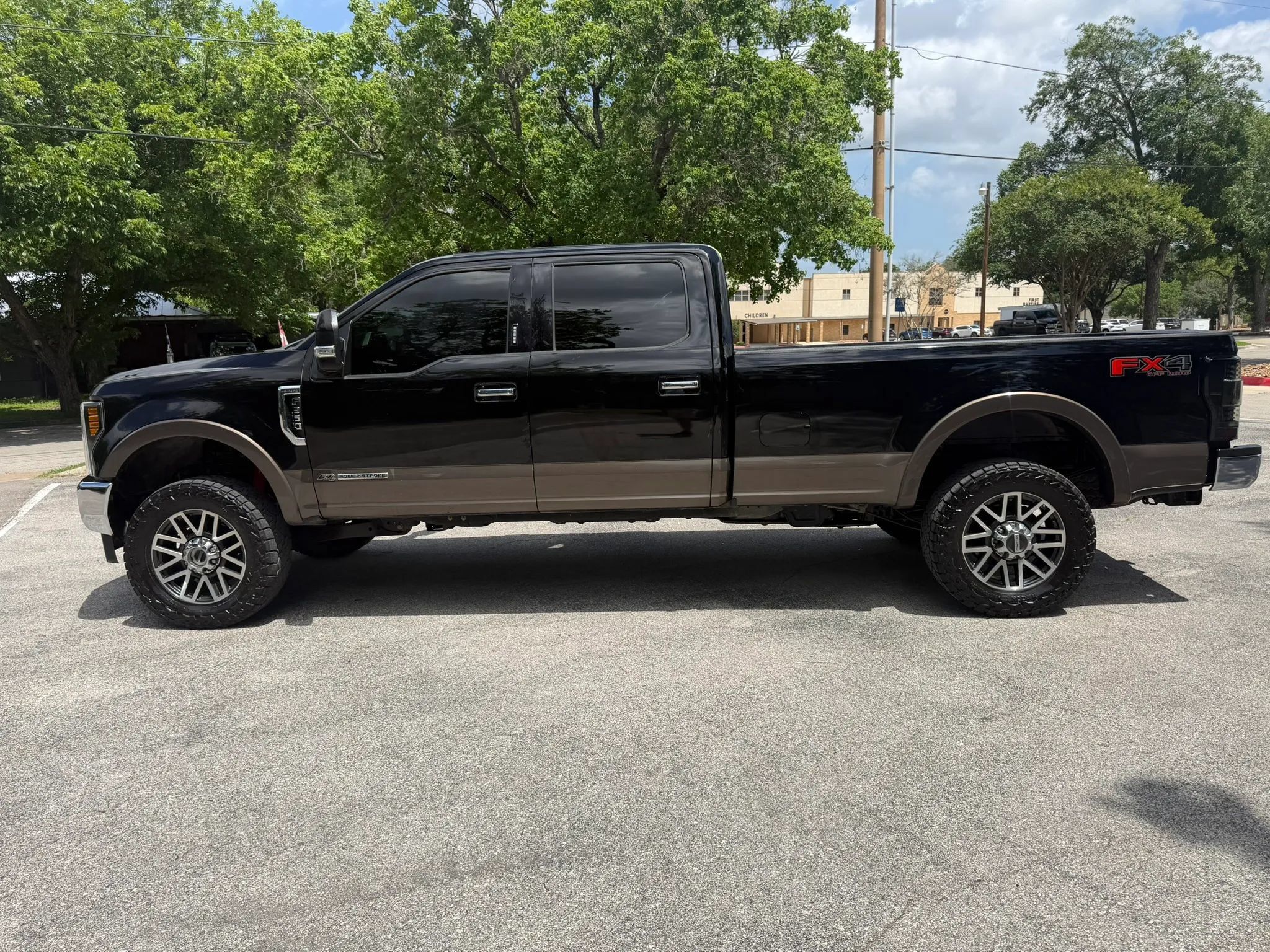 Used 2017 Ford F350 Lariat w/ Chrome Package AWD/4WD image 8