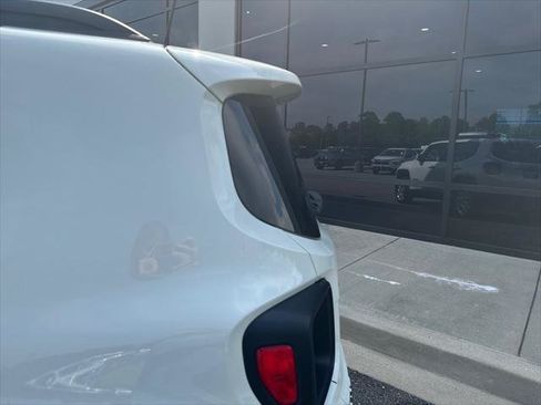 Used 2020 Jeep Renegade Latitude w/ Cold Weather Group AWD/4WD image 7
