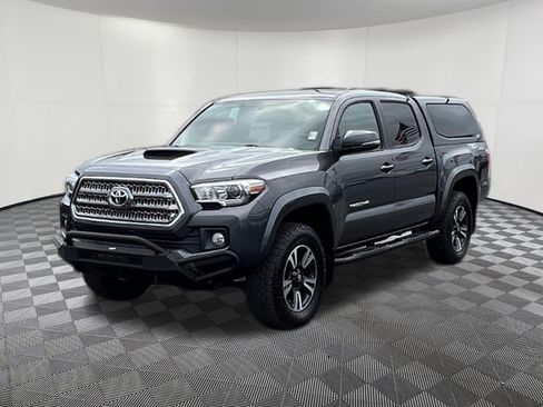 Used 2017 Toyota Tacoma TRD Sport w/ Premium & Technology Package AWD/4WD image 3
