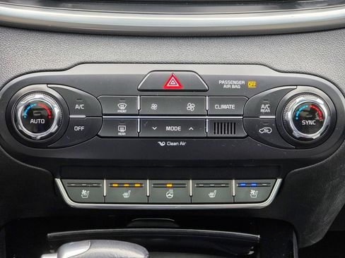 Used 2017 Kia Sorento SX image 13