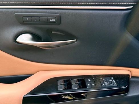 Used 2023 Lexus ES 350 Luxury w/ Accessory Package (Z1) image 18