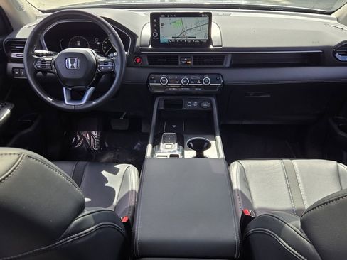 Certified 2025 Honda Pilot Touring image 12