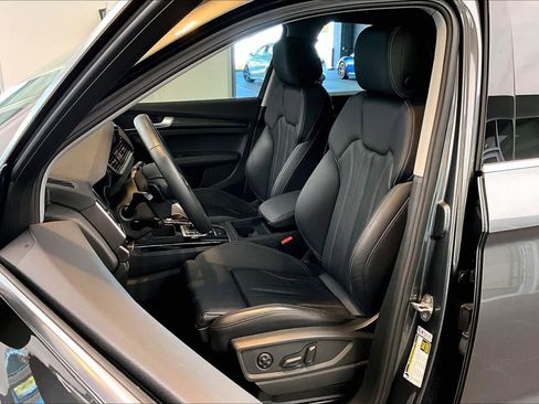 Certified 2025 Audi Q5 2.0T Premium Plus w/ Premium Plus Package image 8