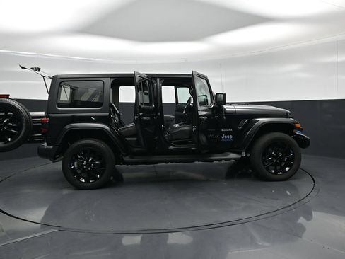 Used 2023 Jeep Wrangler Unlimited Sahara AWD/4WD image 4