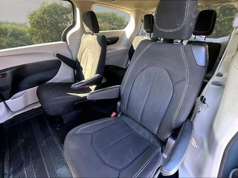 Used 2023 Chrysler Voyager LX image 25