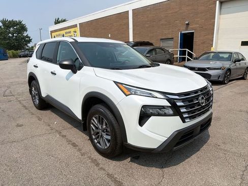 Used 2024 Nissan Rogue S AWD/4WD image 11