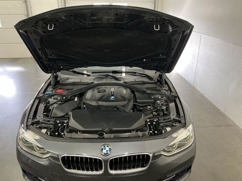 Used 2018 BMW 330i xDrive Sedan w/ Convenience Package AWD/4WD image 27