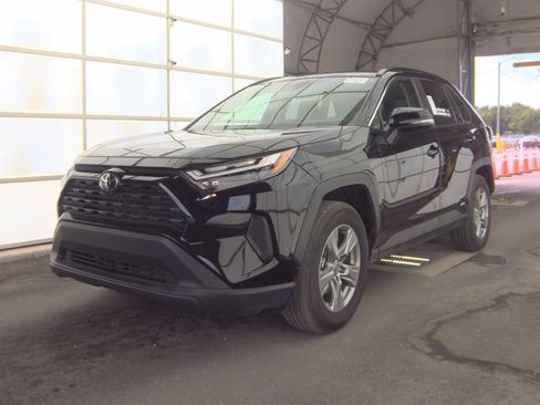 Used 2025 Toyota RAV4 LE AWD/4WD image 1
