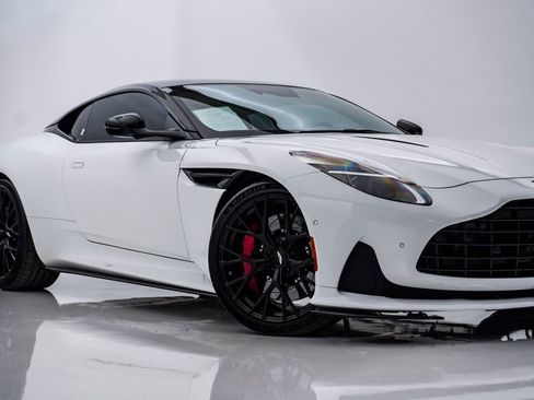 Used 2024 Aston Martin DB12 Coupe RWD image 2