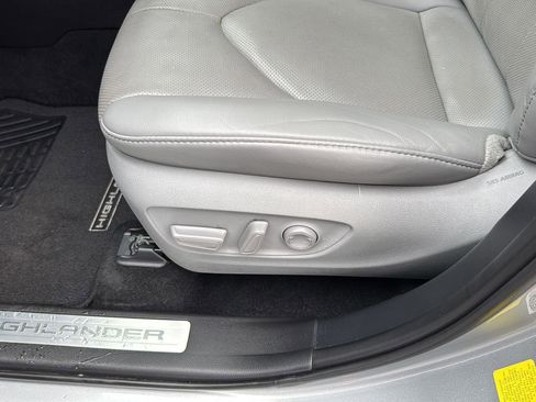 Used 2021 Toyota Highlander Limited image 28