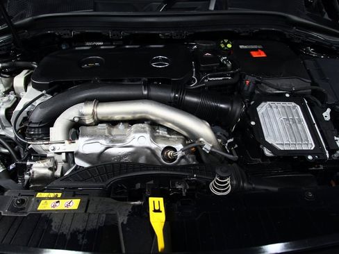 Used 2025 Mercedes-Benz GLA 250 4MATIC image 30