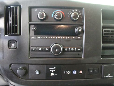 Used 2020 GMC Savana 3500 LT w/ LT Preferred Equipment Group image 13