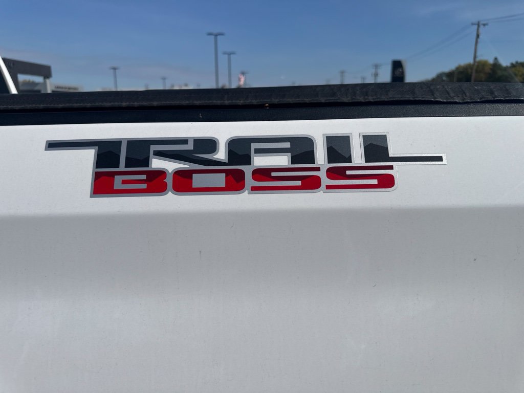 Used 2021 Chevrolet Silverado 1500 LT Trail Boss w/ Convenience Package II AWD/4WD image 22