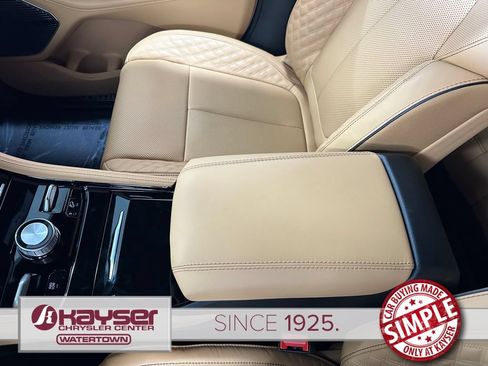Used 2025 Jeep Grand Cherokee Summit AWD/4WD image 33