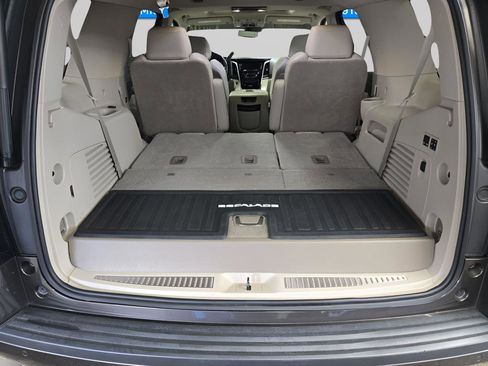 Used 2020 Cadillac Escalade Premium Luxury image 12