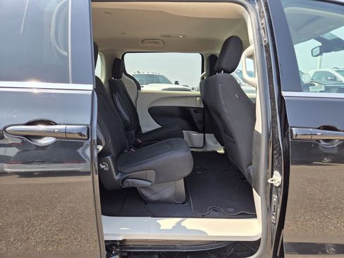 Used 2023 Chrysler Voyager LX FWD image 17