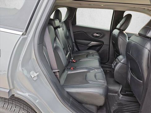 Used 2021 Jeep Cherokee Latitude Plus w/ Sun & Sound Group FWD image 21