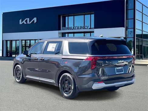 New 2026 Kia Carnival LX image 4