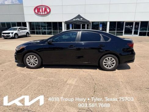 Certified 2021 Kia Forte Sedan FWD image 5
