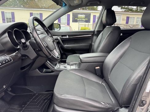 Used 2011 Kia Sorento EX image 10