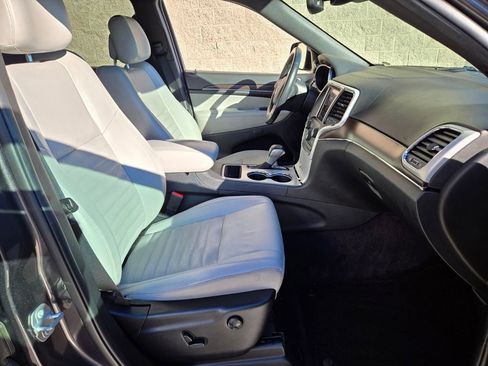 Used 2018 Jeep Grand Cherokee Limited image 19