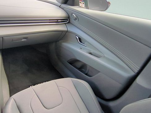 Certified 2025 Hyundai Elantra SEL FWD image 12
