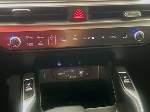 Used 2025 Kia Sorento EX AWD/4WD image 17