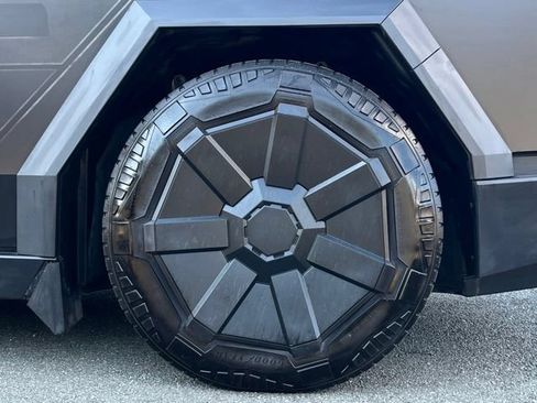 Used 2024 Tesla Cybertruck Cyberbeast AWD/4WD image 8