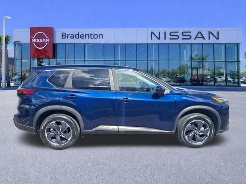 Used 2024 Nissan Rogue SV FWD image 4