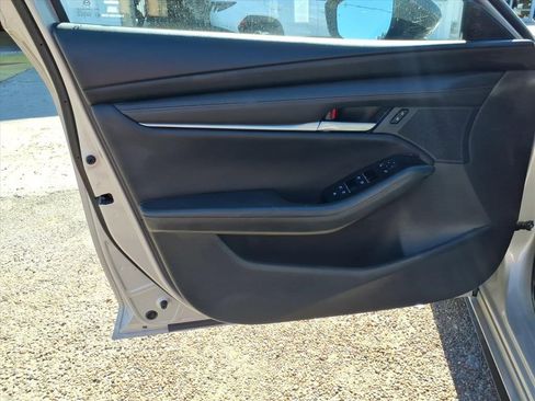 Used 2025 MAZDA MAZDA3 s image 17
