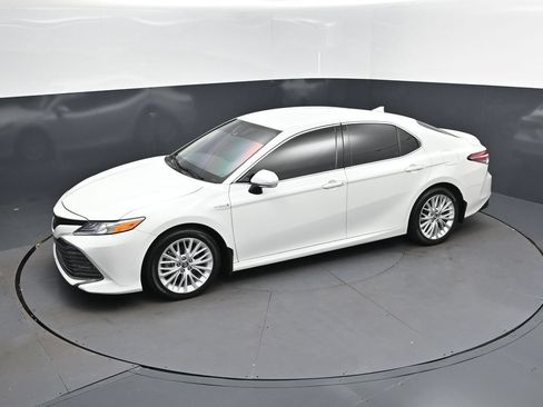 Used 2020 Toyota Camry XLE FWD image 31