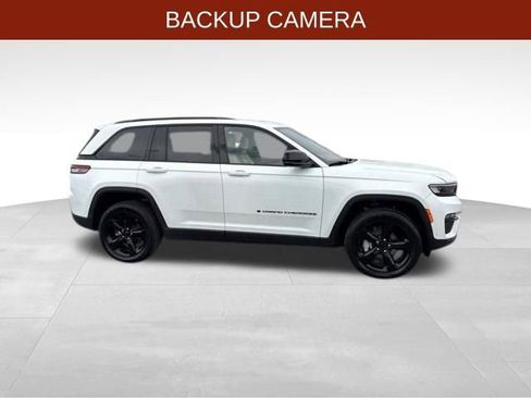 Used 2023 Jeep Grand Cherokee Limited w/ Luxury Tech Group II image 8