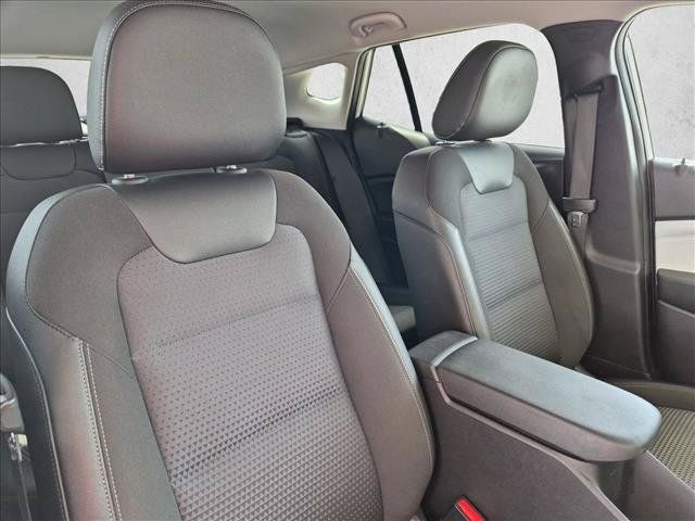 Used 2025 Chevrolet Trax LT FWD image 20
