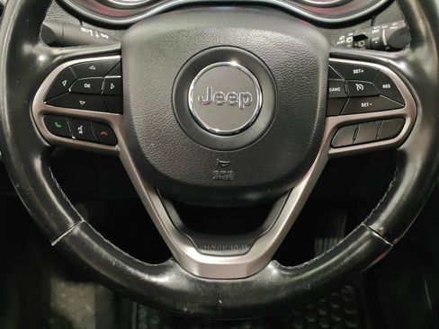 Used 2019 Jeep Cherokee Latitude Plus w/ Comfort/Convenience Group AWD/4WD image 5