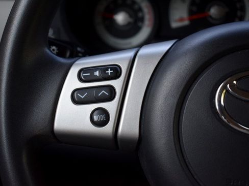 Used 2014 Toyota FJ Cruiser 4WD w/ Convenience Package image 18