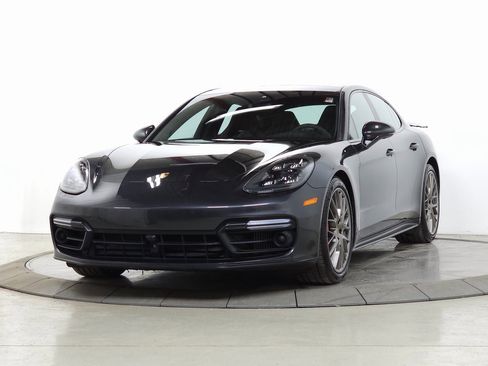 Used 2020 Porsche Panamera GTS image 3