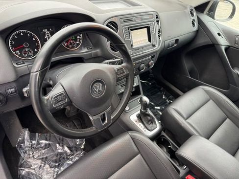 Used 2016 Volkswagen Tiguan S image 16