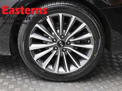 Used 2019 Kia Cadenza Premium image 8