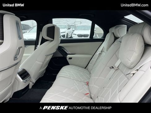 Used 2023 BMW 760i xDrive AWD/4WD image 15