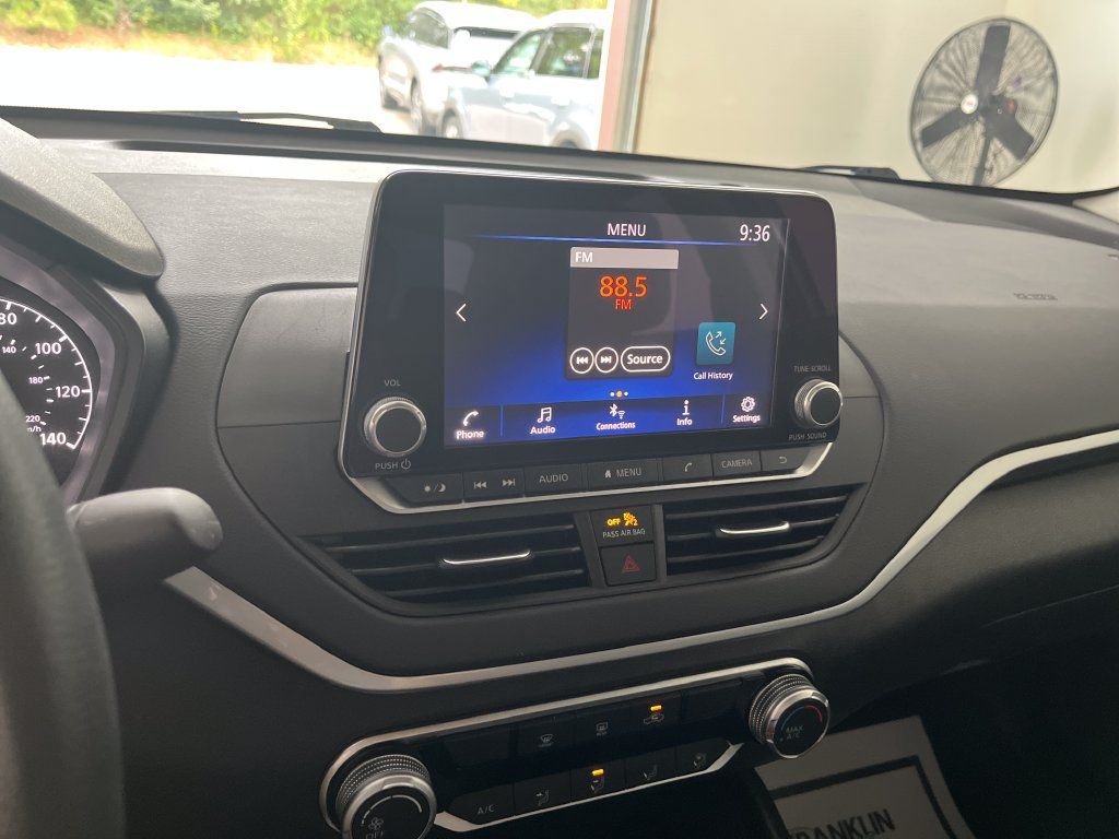 Used 2025 Nissan Altima 2.5 S FWD image 19