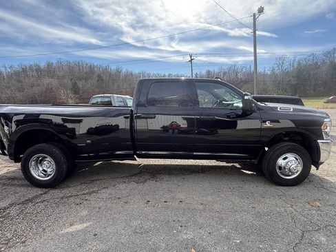 Used 2024 RAM 3500 Tradesman w/ Towing Technology Group image 8
