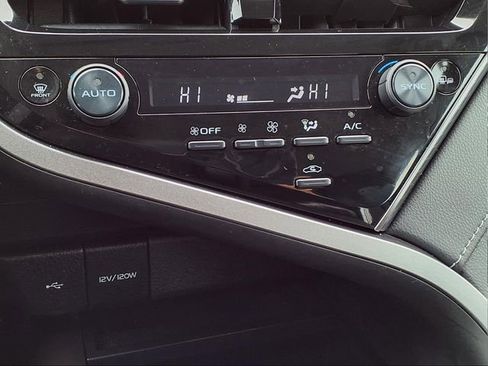 Used 2023 Toyota Camry SE image 18