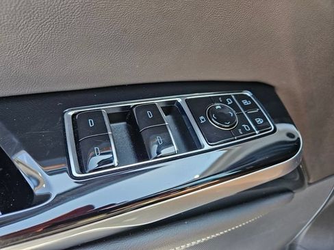 Used 2025 Cadillac Escalade ESV Sport w/ LPO, ONYX Package AWD/4WD image 31